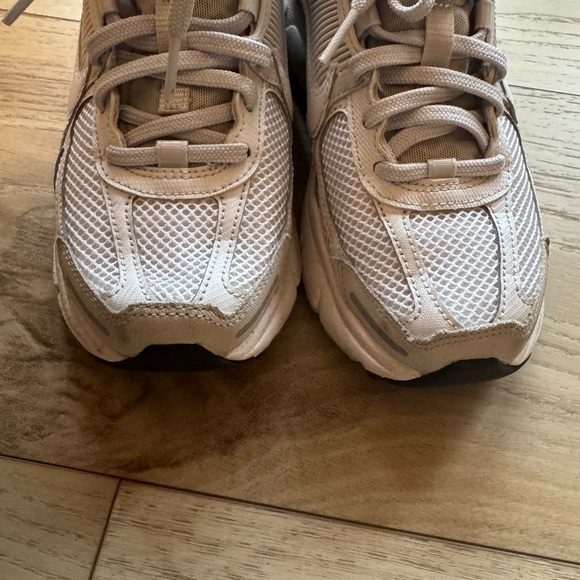 Nike Women's White and Gray Sneakers - Picture 3 of 4